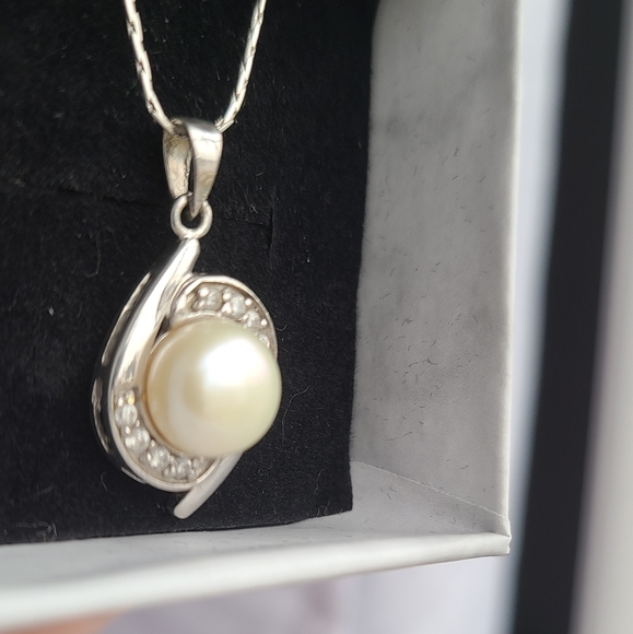 Cultured Pearl  Pendant with Chain in 925 Silver - Picture 2 of 11